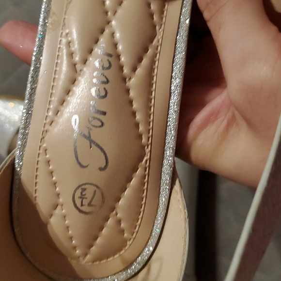 NIB Silver Strappy Heels - Picture 13 of 16